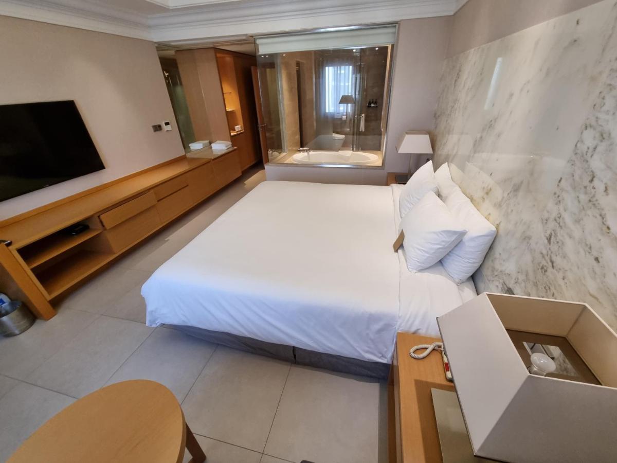 Pinegrove Hotel Gimhae Екстер'єр фото