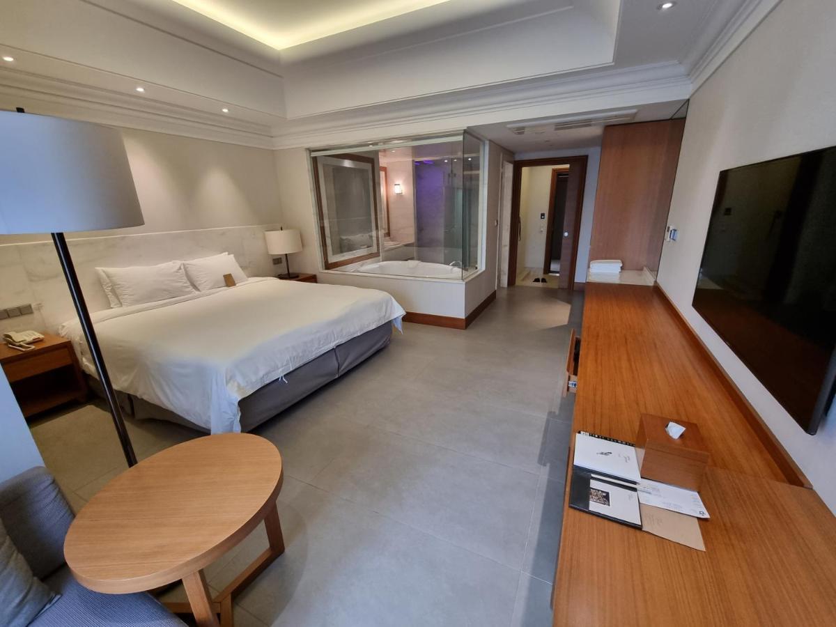 Pinegrove Hotel Gimhae Екстер'єр фото