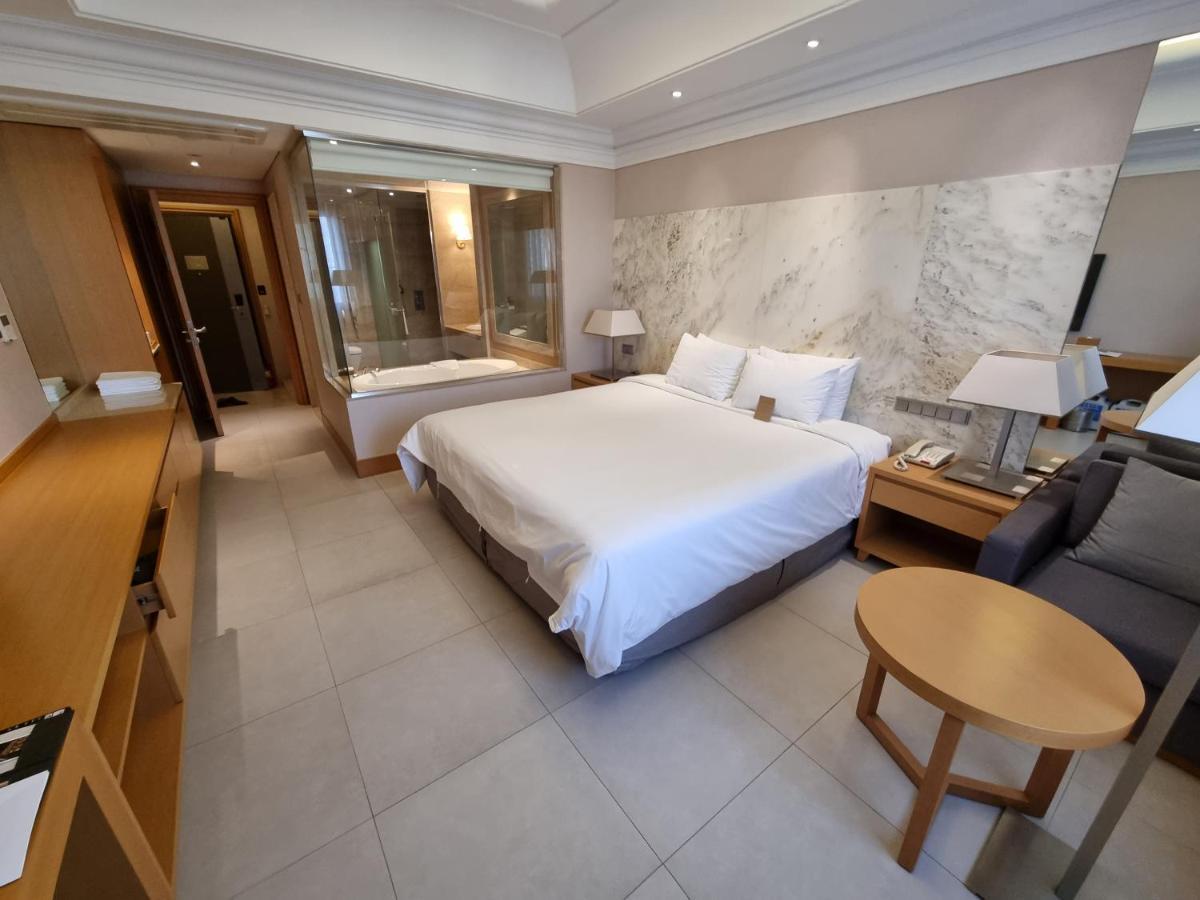 Pinegrove Hotel Gimhae Екстер'єр фото