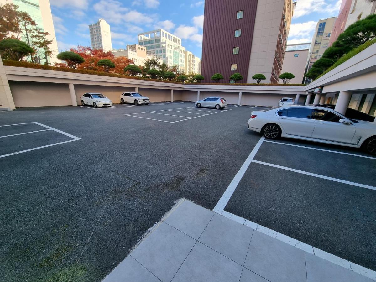 Pinegrove Hotel Gimhae Екстер'єр фото