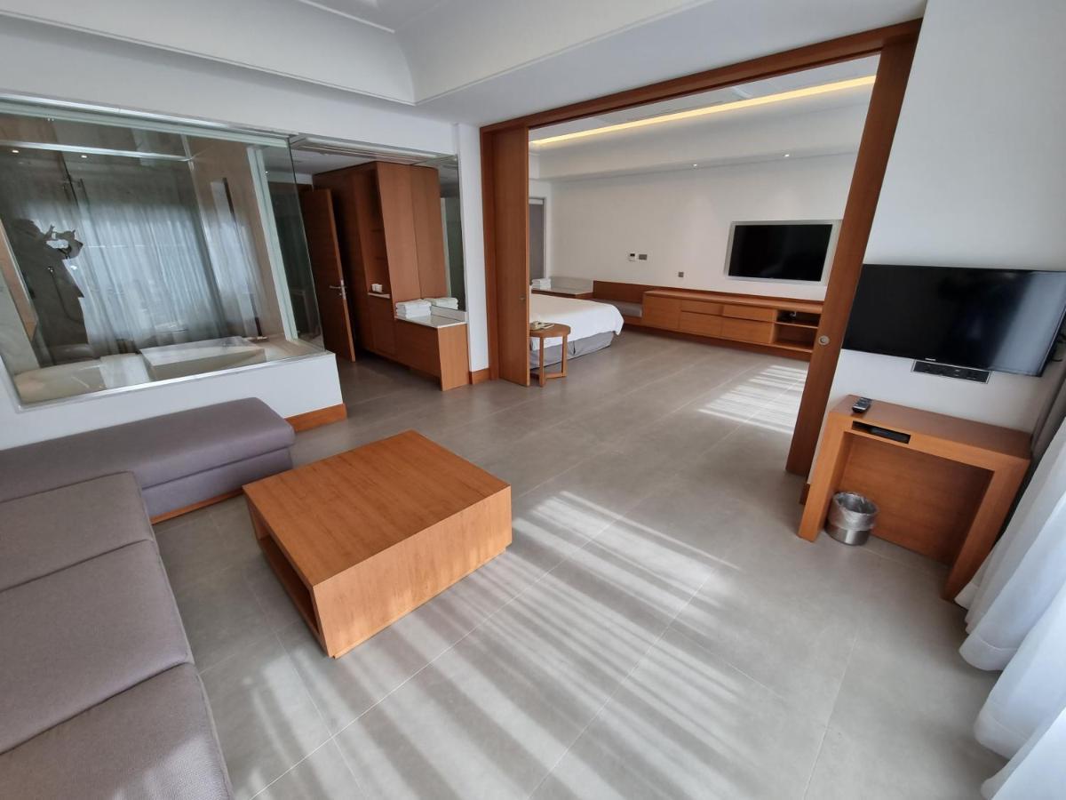 Pinegrove Hotel Gimhae Екстер'єр фото