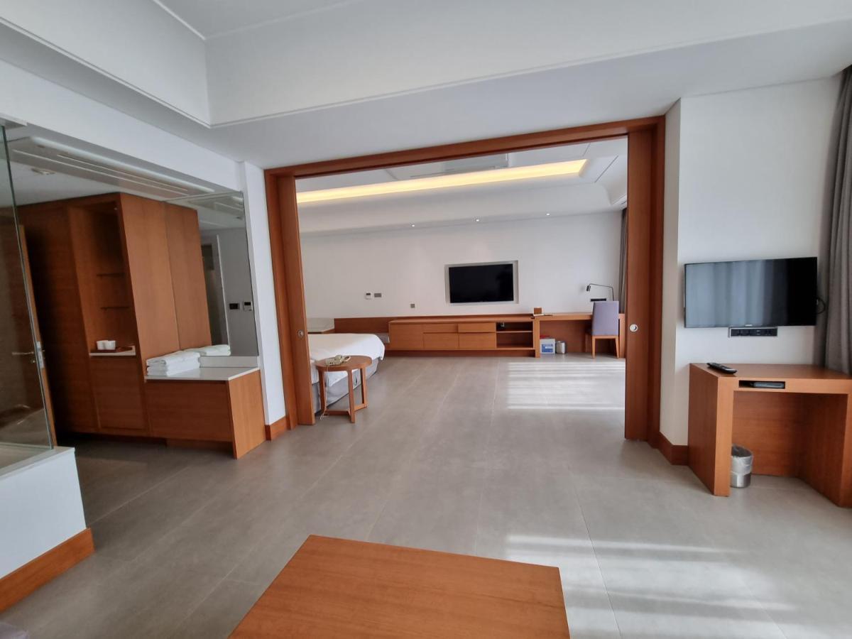 Pinegrove Hotel Gimhae Екстер'єр фото
