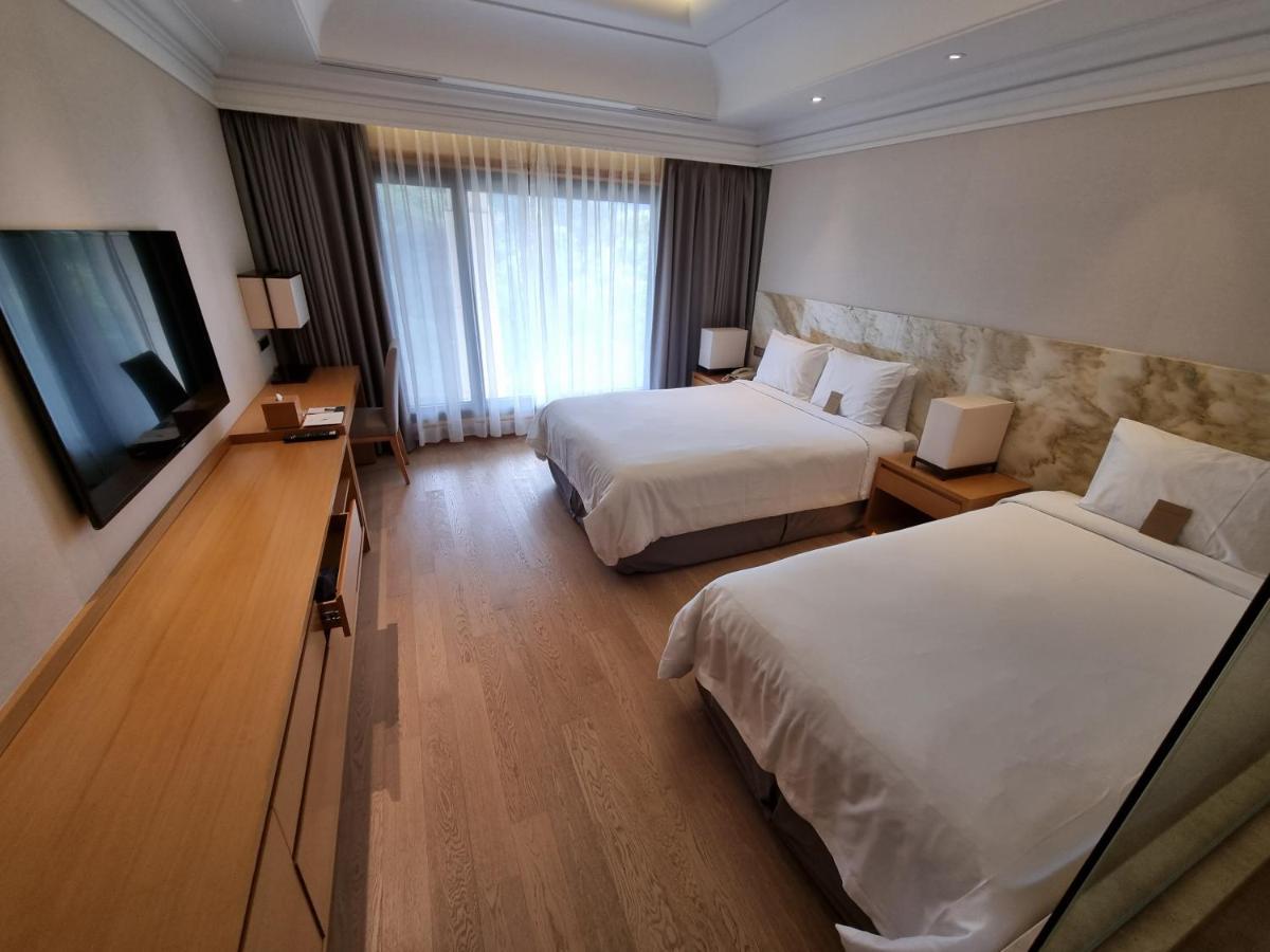 Pinegrove Hotel Gimhae Екстер'єр фото